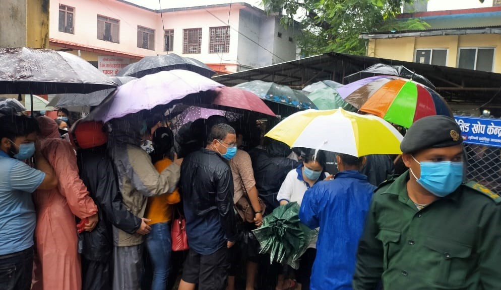 खोप लगाउन जाँदा कोरोना संक्रमित! सातापछि अस्पताल भर्ना